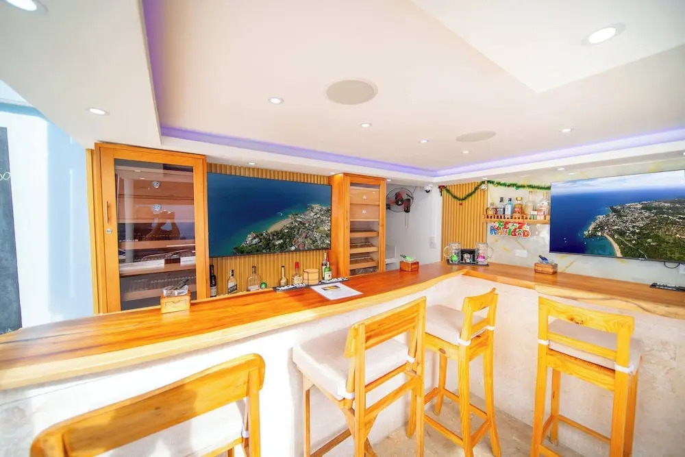 CDC 2 Studio With Bar, Walkable to Beach & Fun