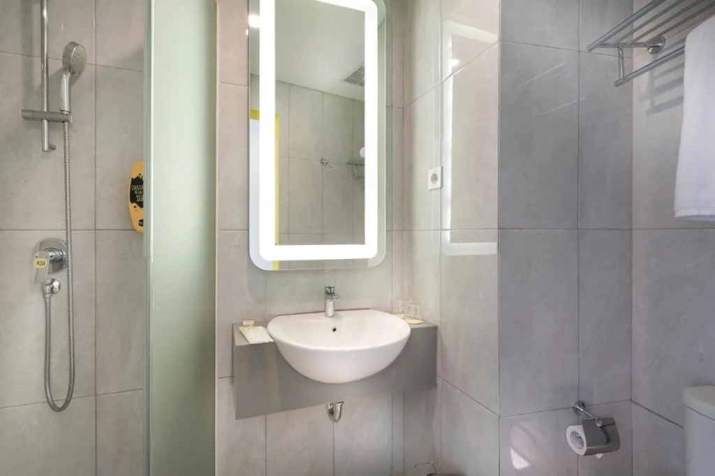 YELLO Hotel Manggarai Jakarta