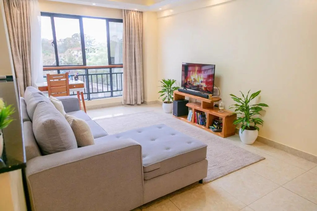 Kobe's luxurious 2bedroom with a gym and a city view