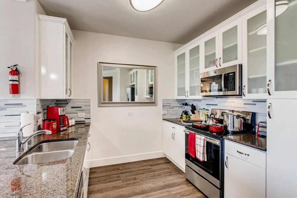 Amazing San Diego 2BR/2.5 Bath With Free Parking! (FV5)