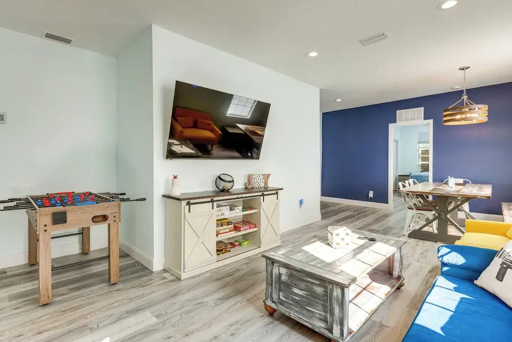 2 Mi to Dtwn Jax: Game-ready Retreat w/ Yard