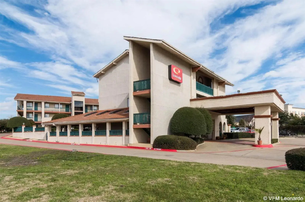 Econo Lodge Inn and Suites Arlington