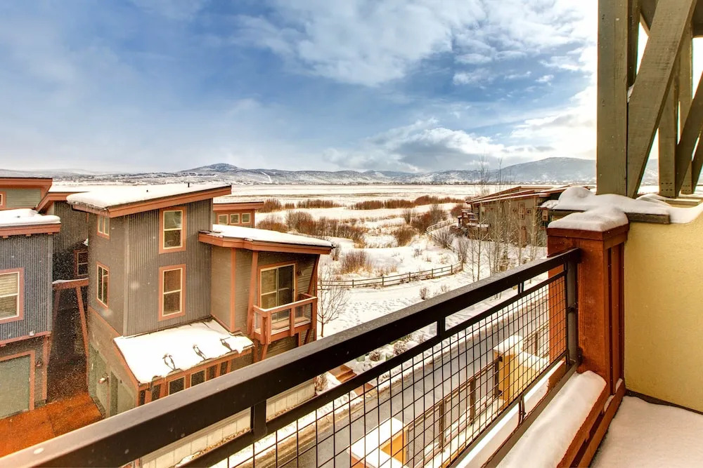 Polished 2br Park City  2 Bedroom Condo