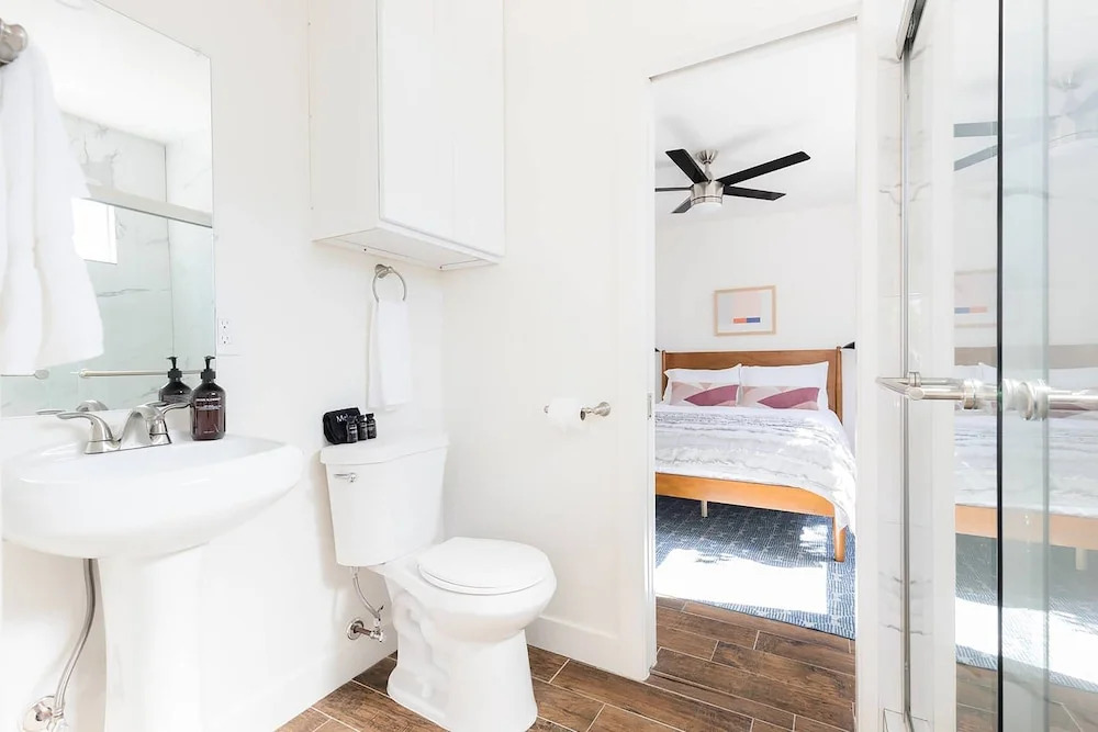 Grant Hill 2 Unit Buyout by Avantstay 7 BR 2 Unit Home w/ Patio