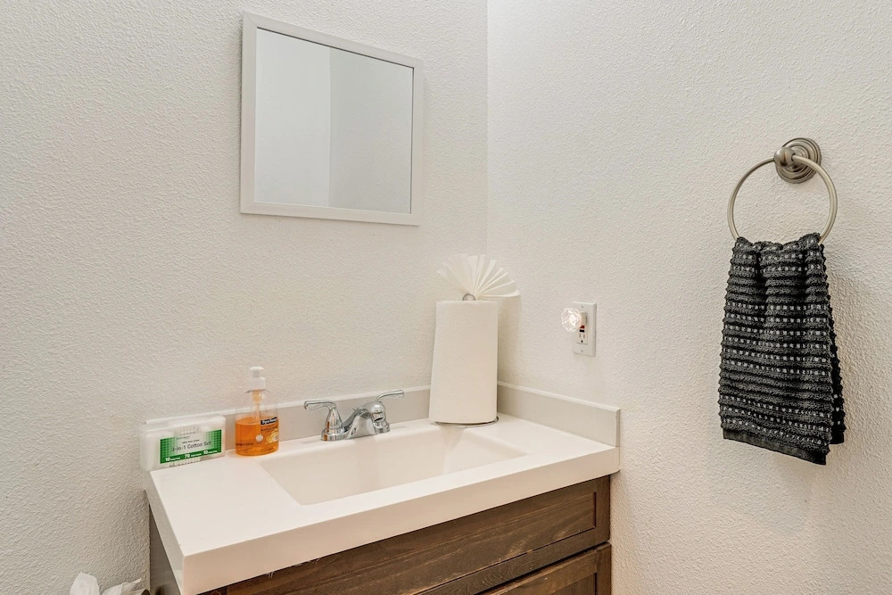 Spacious & Central! Pet-friendly Emeryville Home