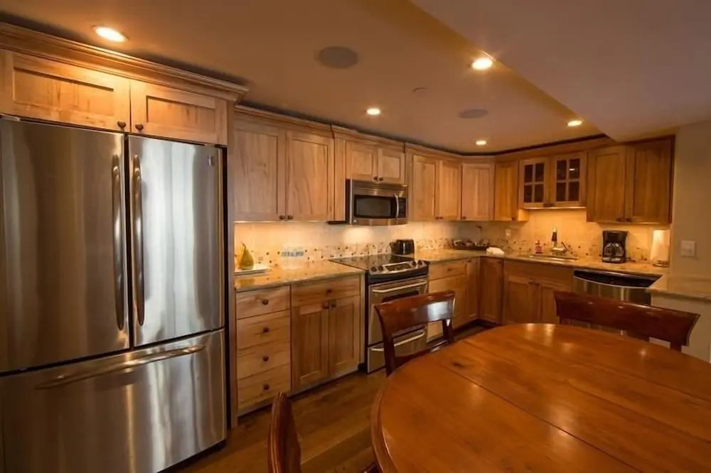 Condo with Onsite Pool & Hot Tub, Free WiFi & Garage Parking by RedAwning