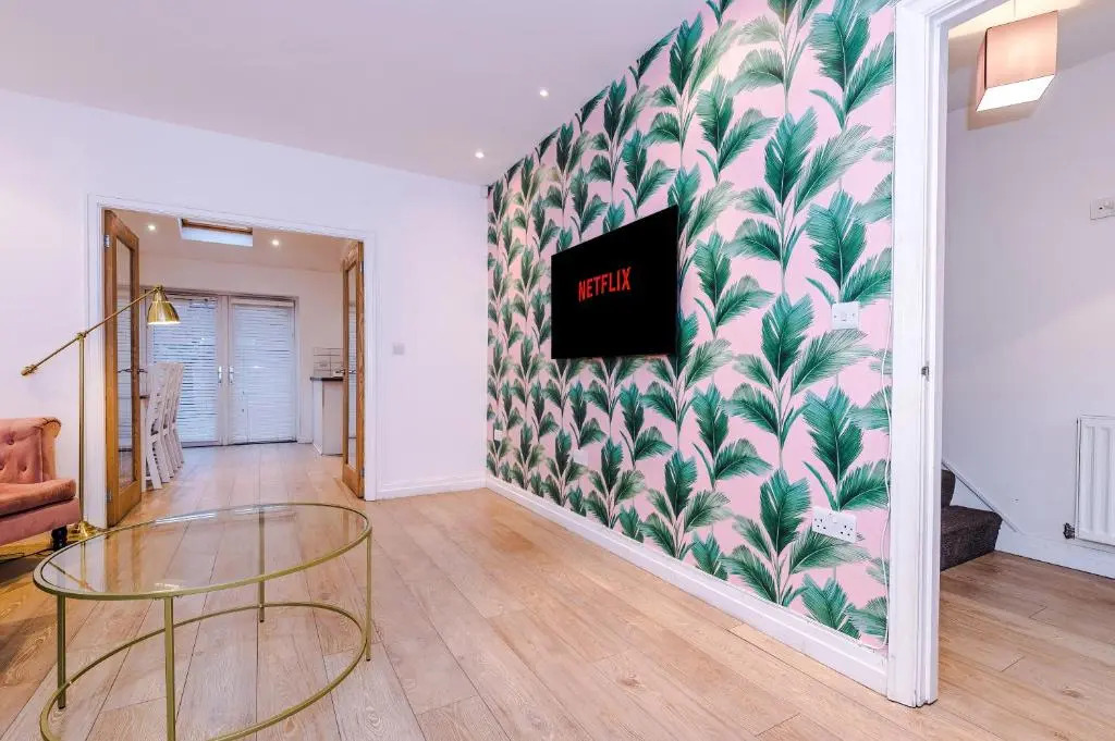 Lovely 3 Bed house - Park Lane