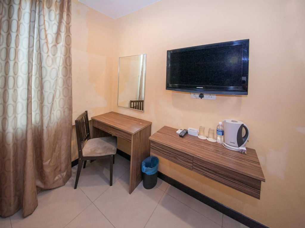 OYO Rooms Kampung Air Taxi Station