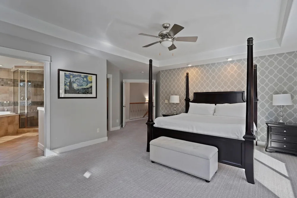 Flagline Trail 5 Bedroom Home by RedAwning