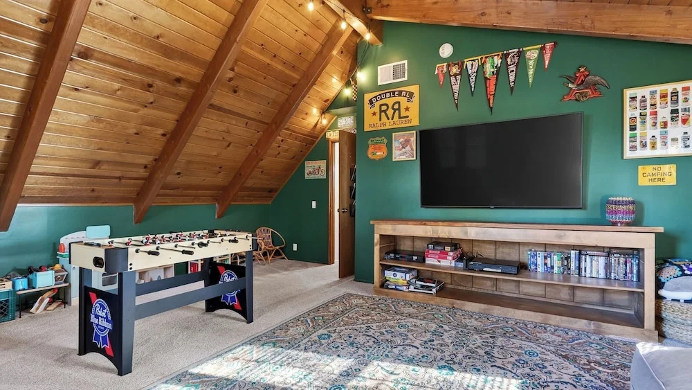 Bernina by Avantstay A-frame Cabin + Game Loft + Fireplace + Deck Near Lake Arrowhead