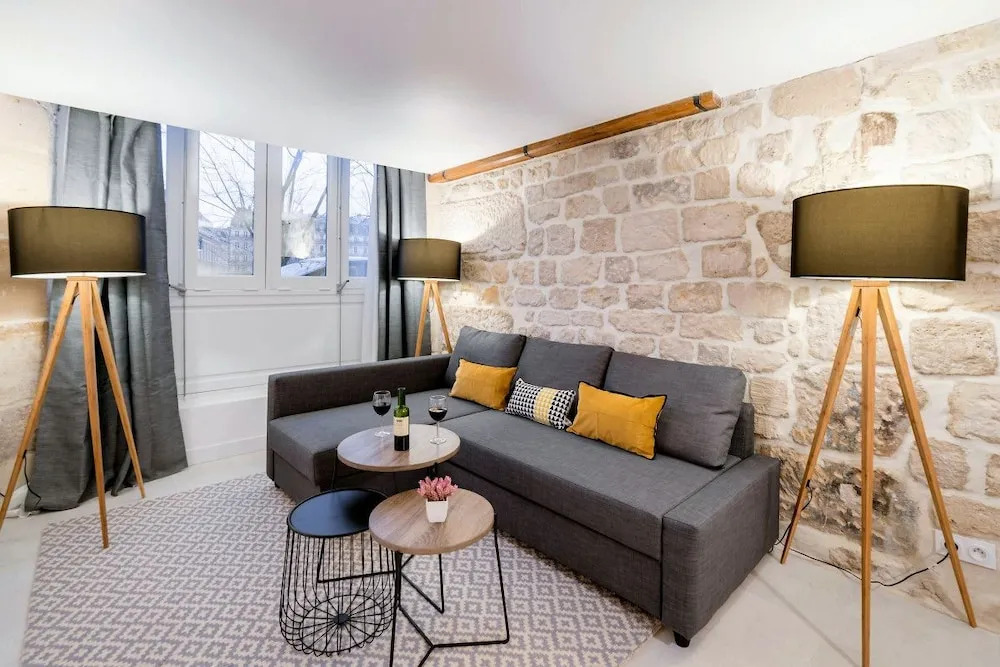 Spacious and Charming Flat on île de la Cité