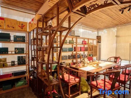 Daguo Chazhen Business Hotel