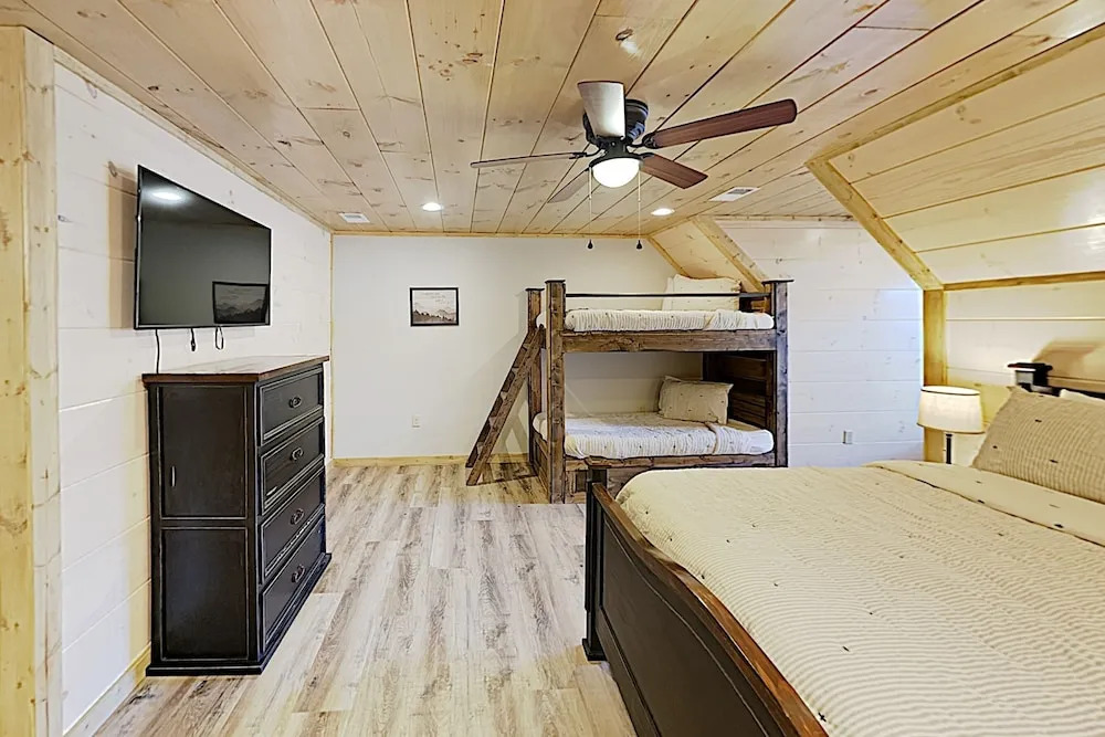 New Listing! New-build 2-unit W/ 2 Hot Tubs 4 Bedroom Duplex