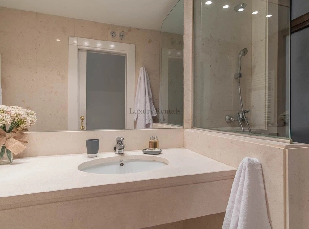 3 Bedrooms Chamberi