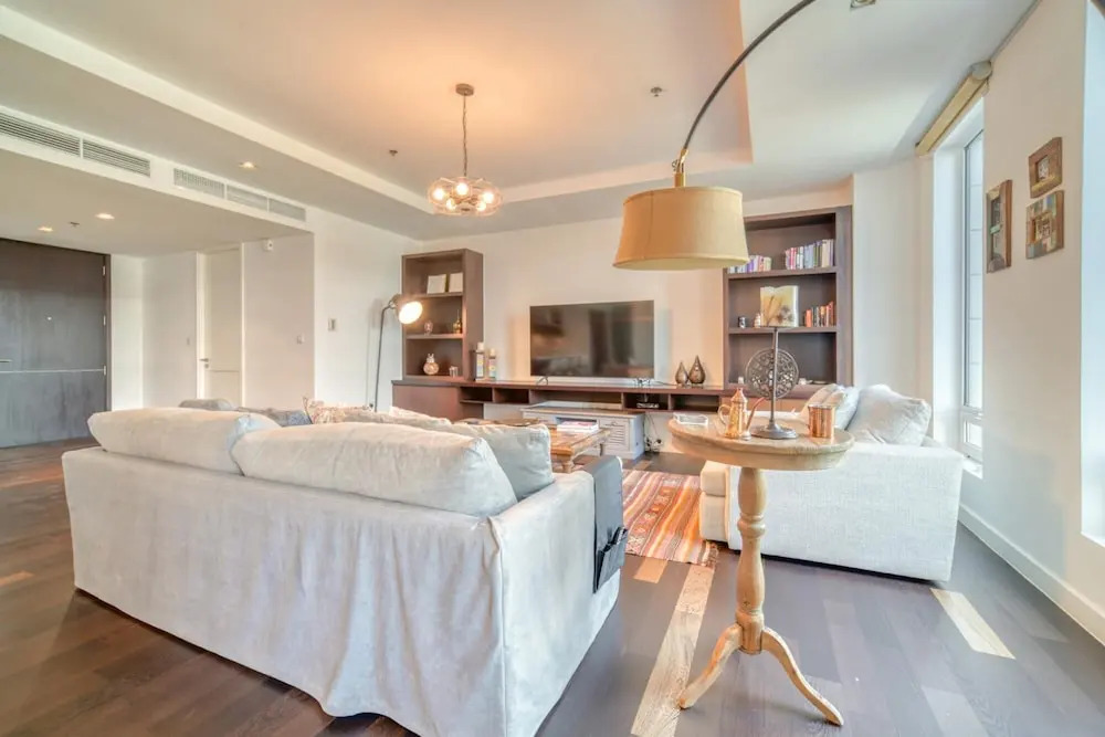 Sleek and Convenient 1BR Apt in Difc