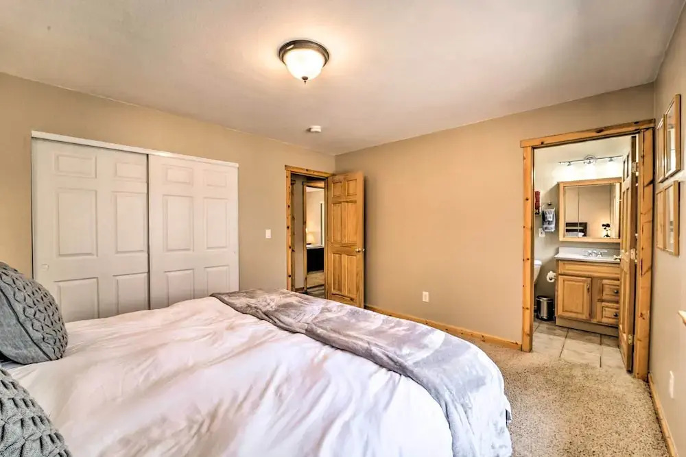 5 Mi to Donner Lake: Home w/ Shared Hot Tub