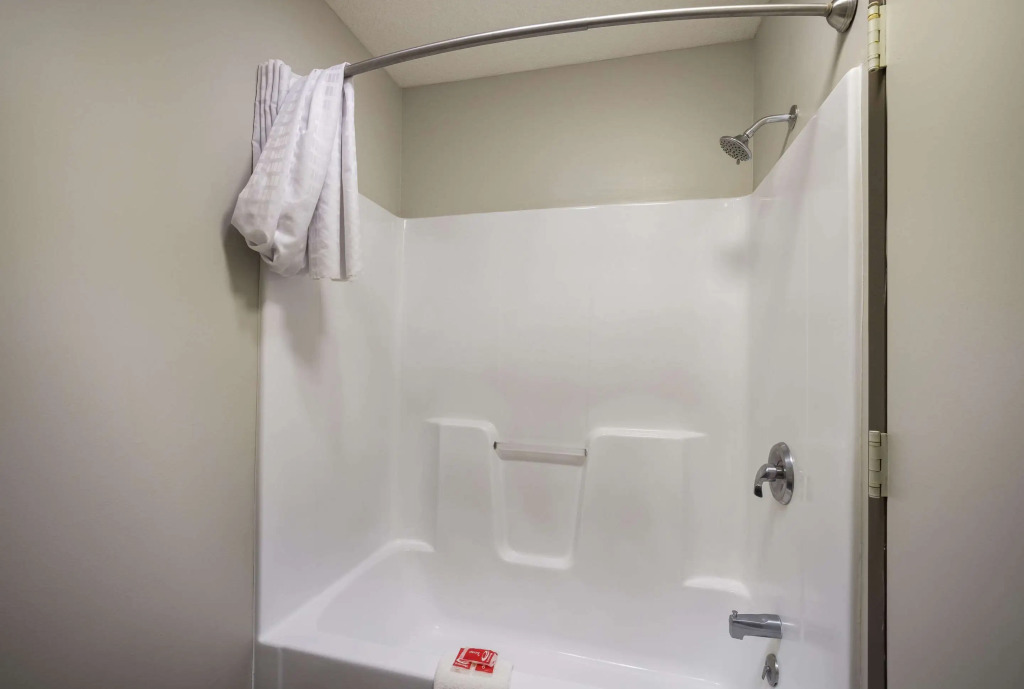Econo Lodge Inn & Suites Canandaigua - Finger Lakes Area