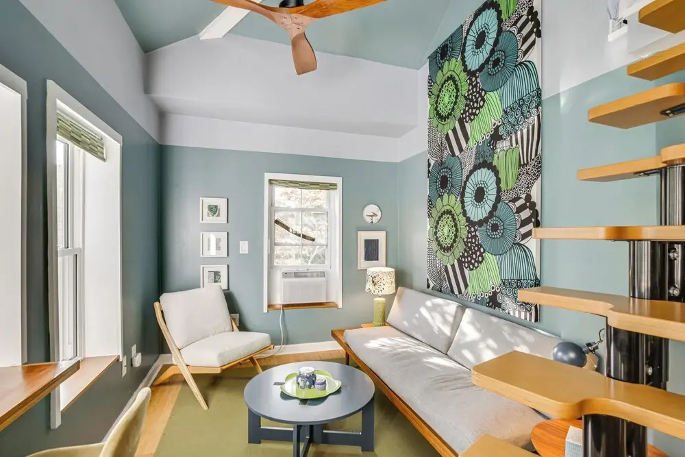 3 Mi to Boothbay Harbor: Coastal Colorful Home!