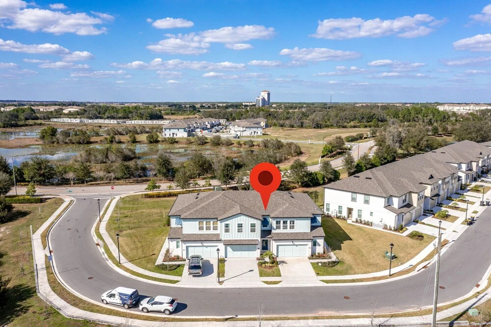 608fr 3 Bedroom Townhouse by Redawning