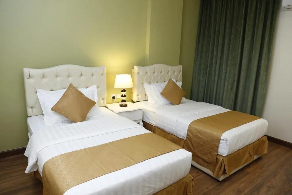 Flora Hotel Suite 2