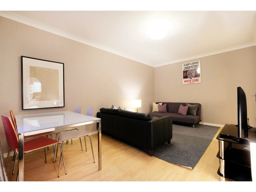 Bright and Spacious Flat in London - Sleeps 4