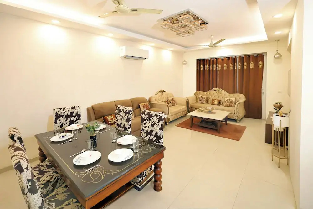 Golden Oak by Redolivenr. DLF Golf Course3bhk