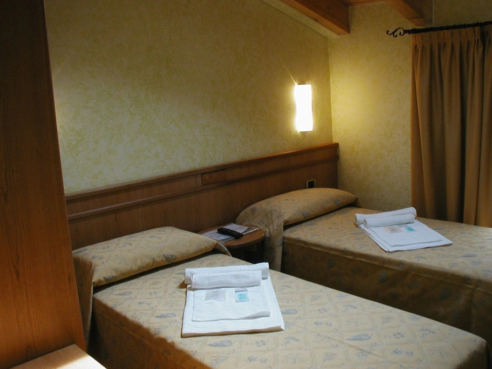 Azzano Holidays B&B