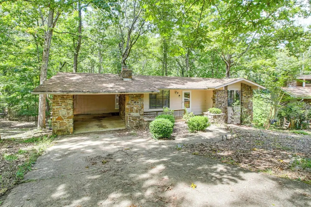 1/2 Mi to DeSoto Lake: Hot Springs Village Home