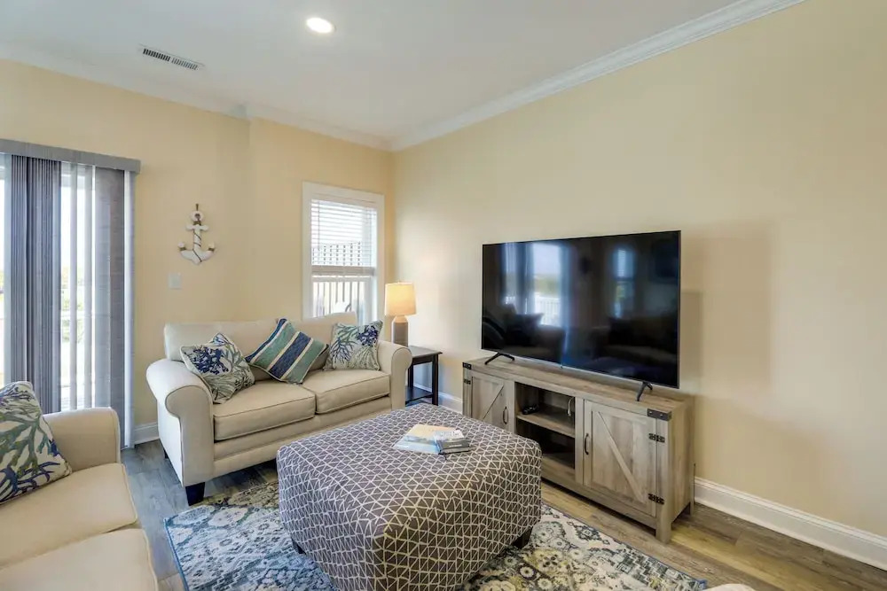 Emerald Isle Getaway w/ Decks & Beach Views!