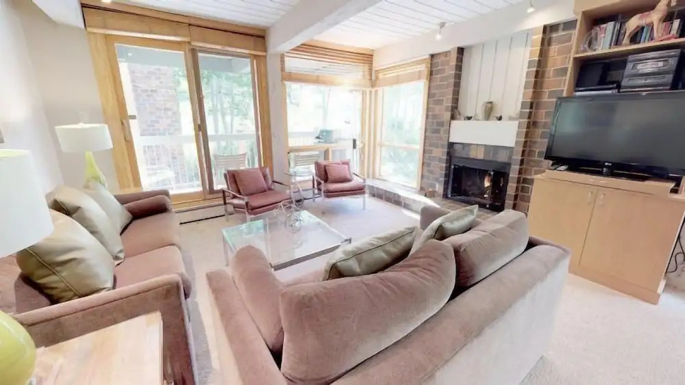 Contemporary 3 Bedroom Ski In, Ski Out Condo With Pool And Hot Tub In Snowmass Village