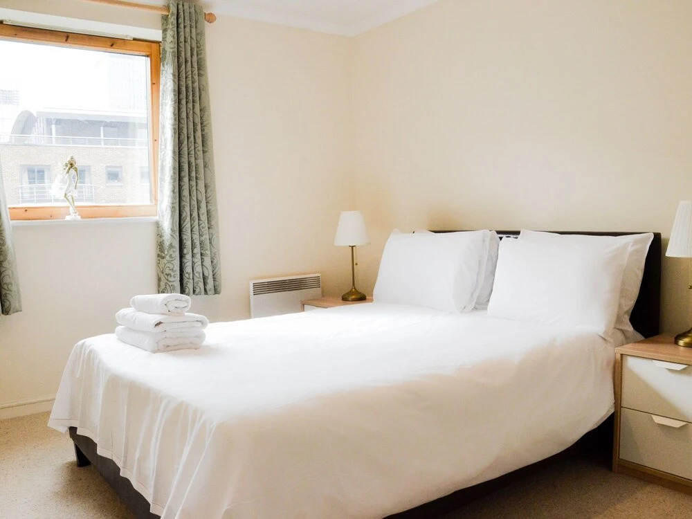 OYO Home Docklands 2 Bedroom Apartment