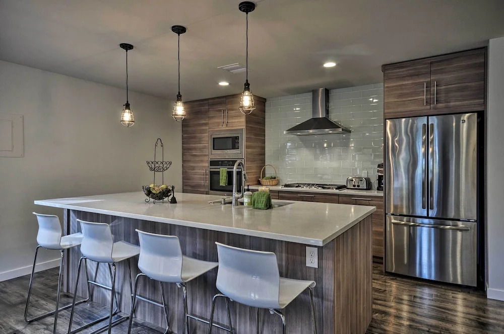 Sleek Riverfront Condo on Pier in Downtown Astoria