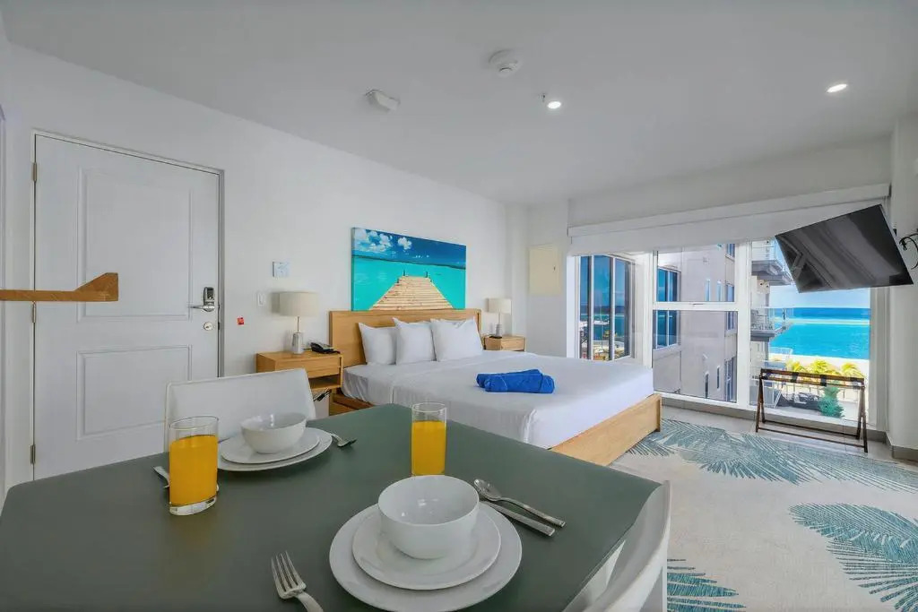Upscale Studio City and Harbor Views Urban Oasis