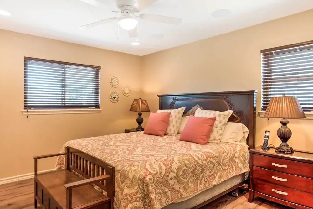 El Paso Smart House: Backyard - 12 Mi to Downtown