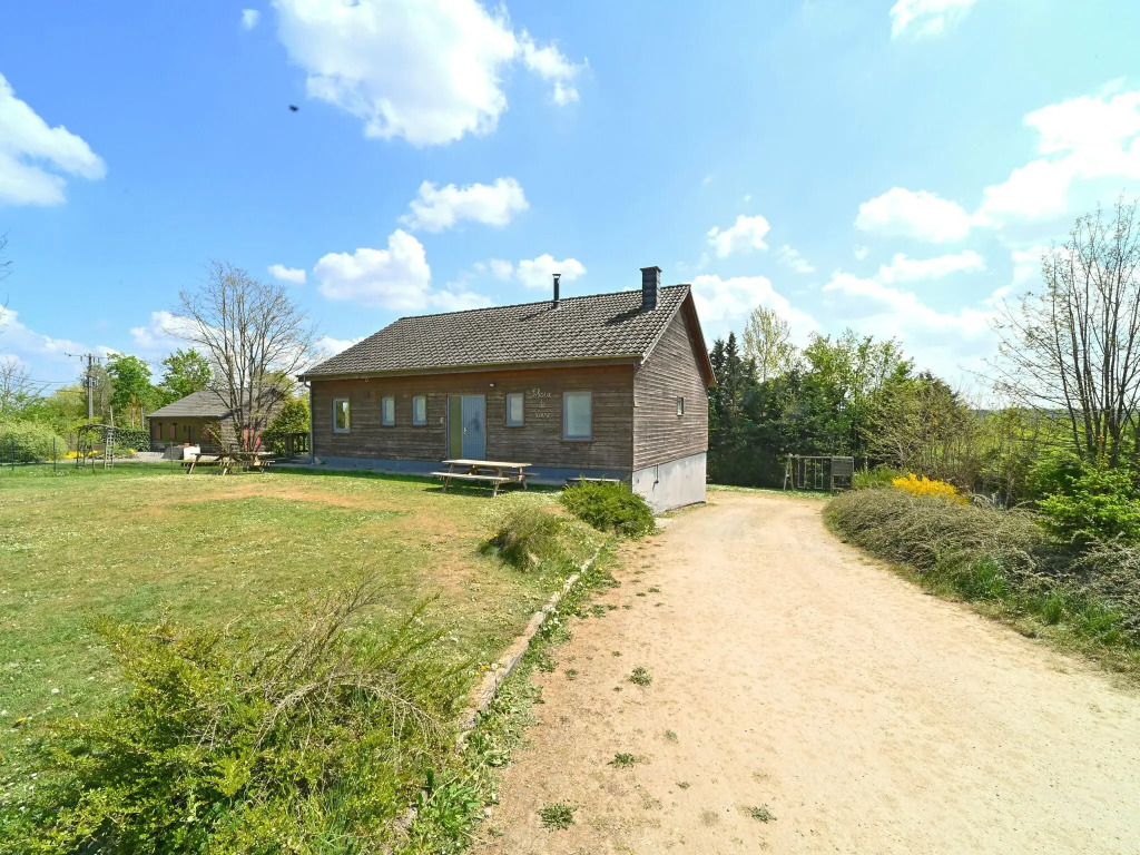 Spacious holiday home for 12 adults and 3 children with sauna / private pool