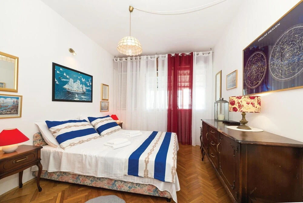 Amazing Home in Seget Donji With Wifi and 5 Bedrooms