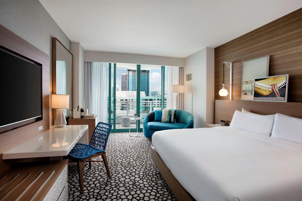 Signia by Hilton Diplomat Beach Resort