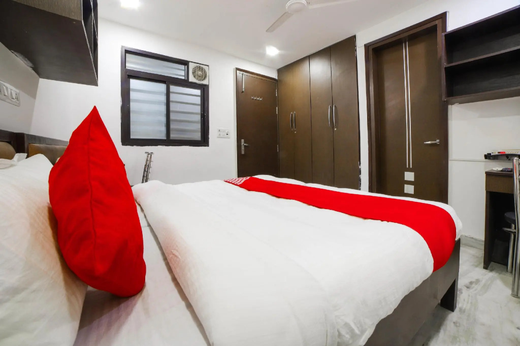 OYO 76282 Hotel 7S
