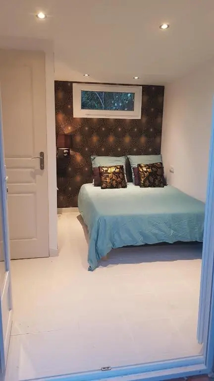 Guest House bedroom Riviera - Private Entrance