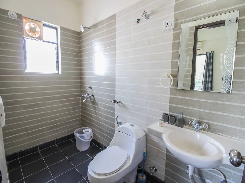 OYO 10725 Home 1BHK near Dil Chahta hai Fort