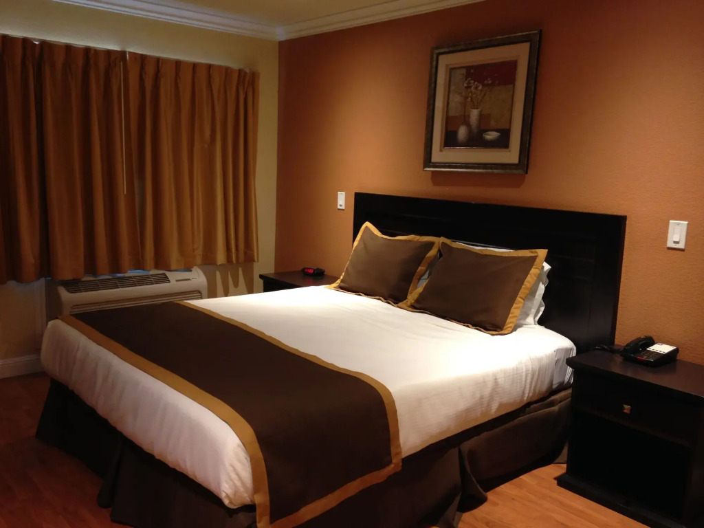 Monterey Surf Inn