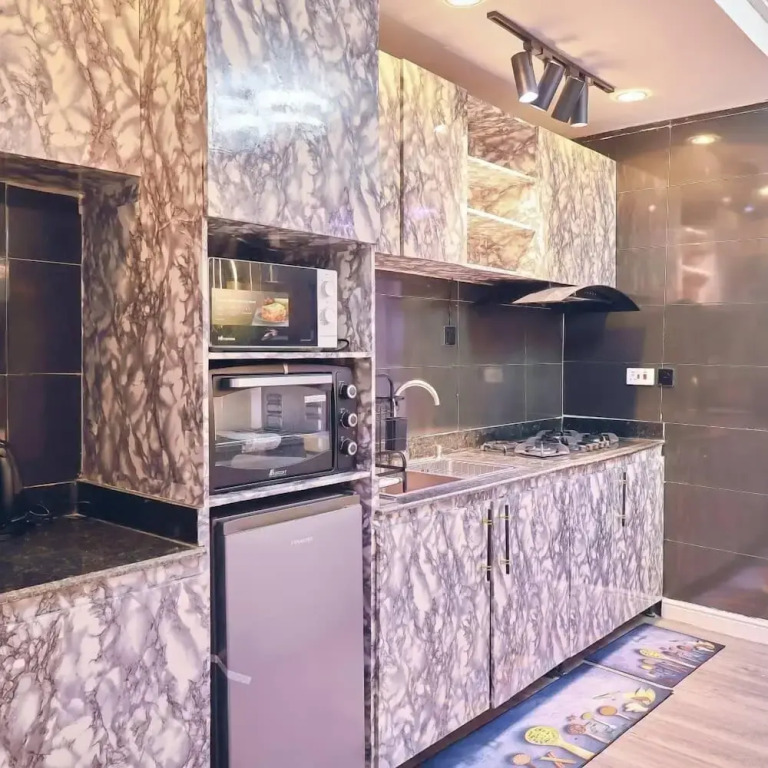 Purple Lavender Court Apartment