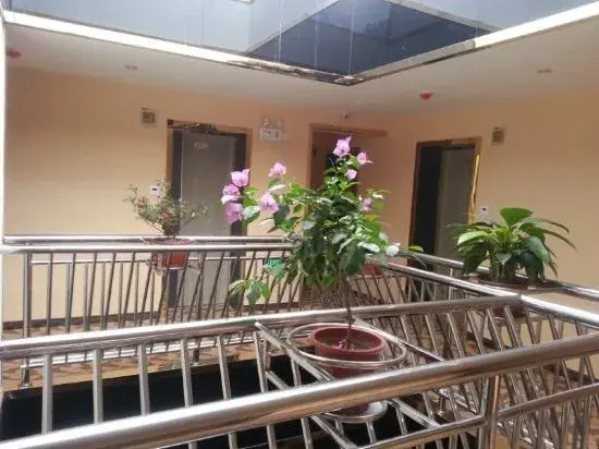 Xinmeijia Business Hotel (Huatian Town)