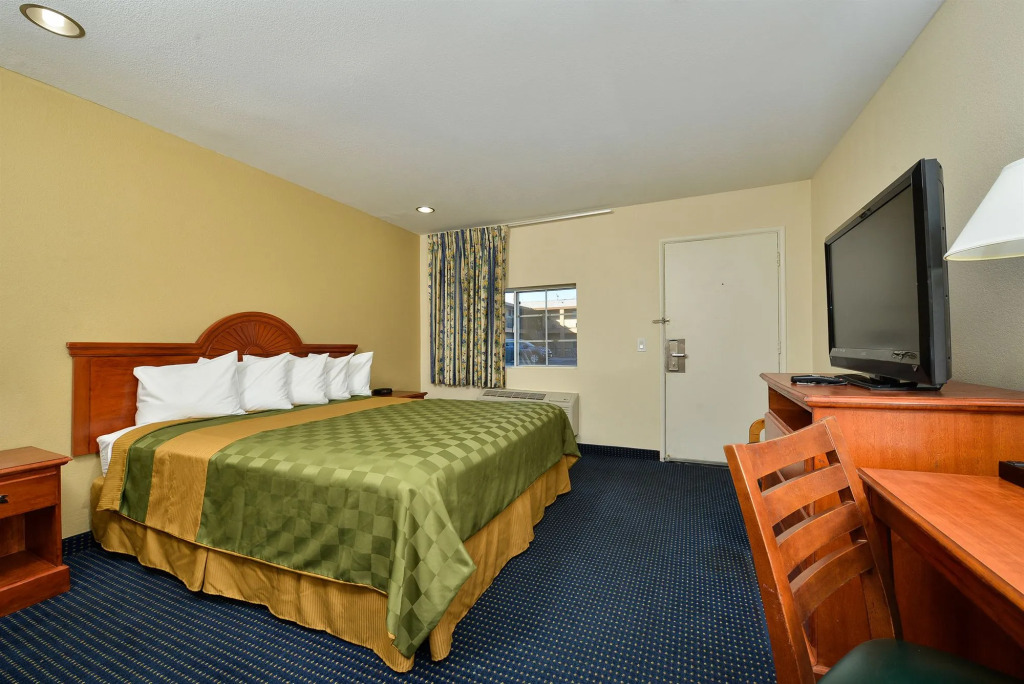 Crown Motel