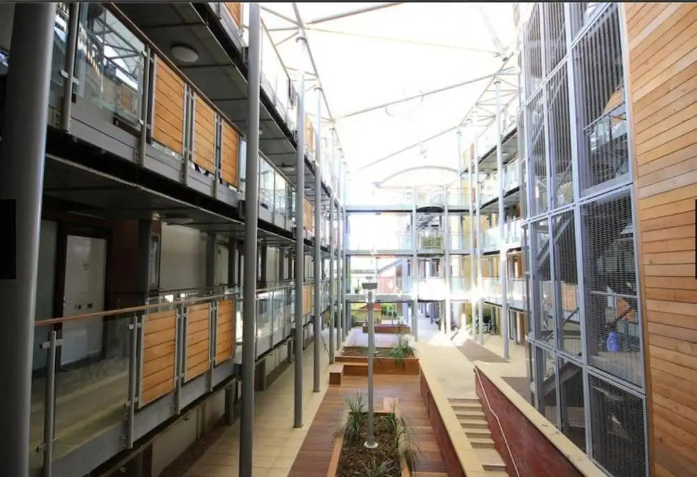 2 Bedroom Apartment With Private Parking in Bristol