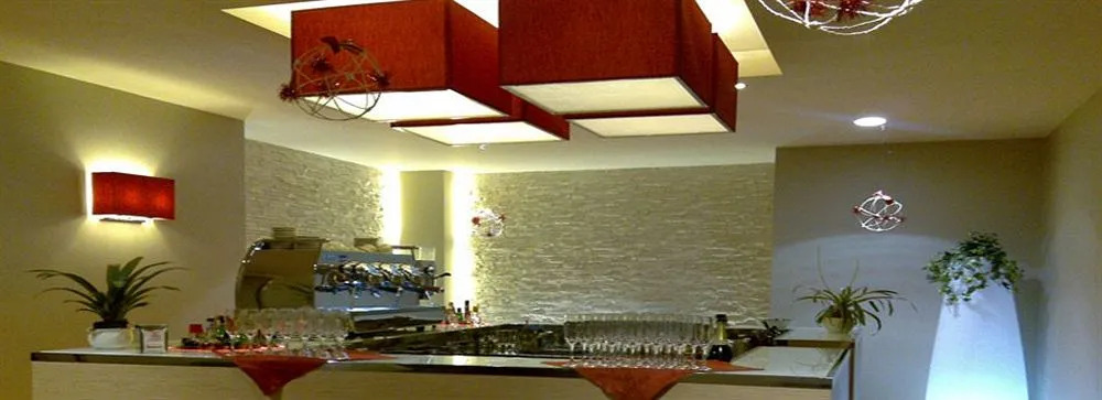 Hotel 77