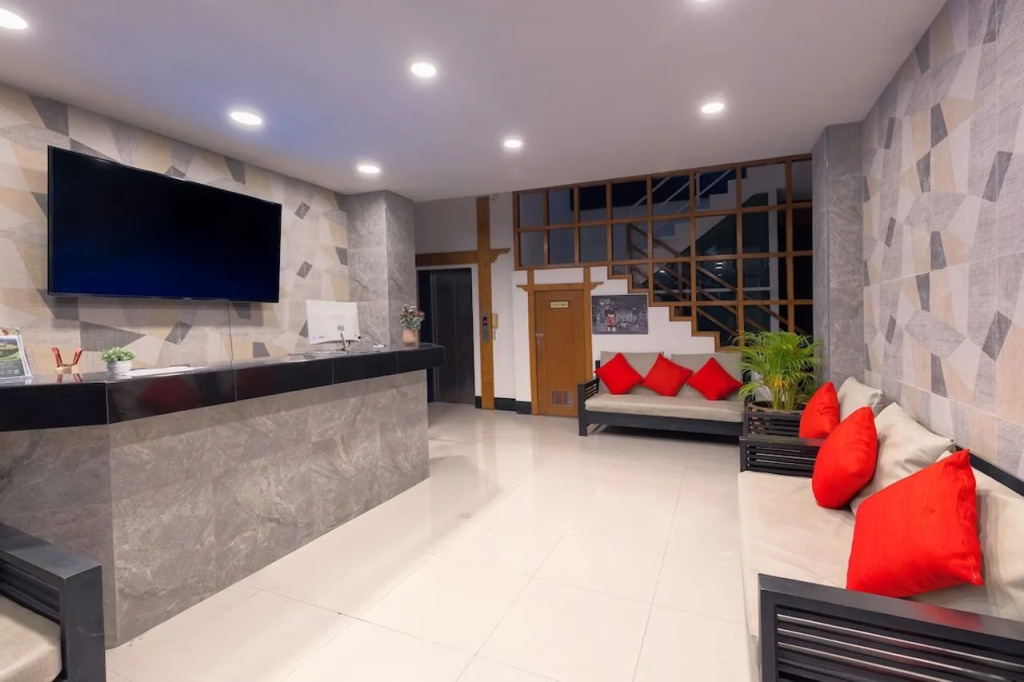 Hotel Baya Phuket - Rooftop Pool, Next to Food Market & Steps to Beach
