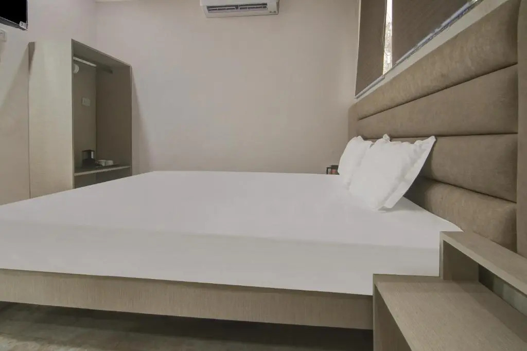 OYO 82221 Hotel Regency
