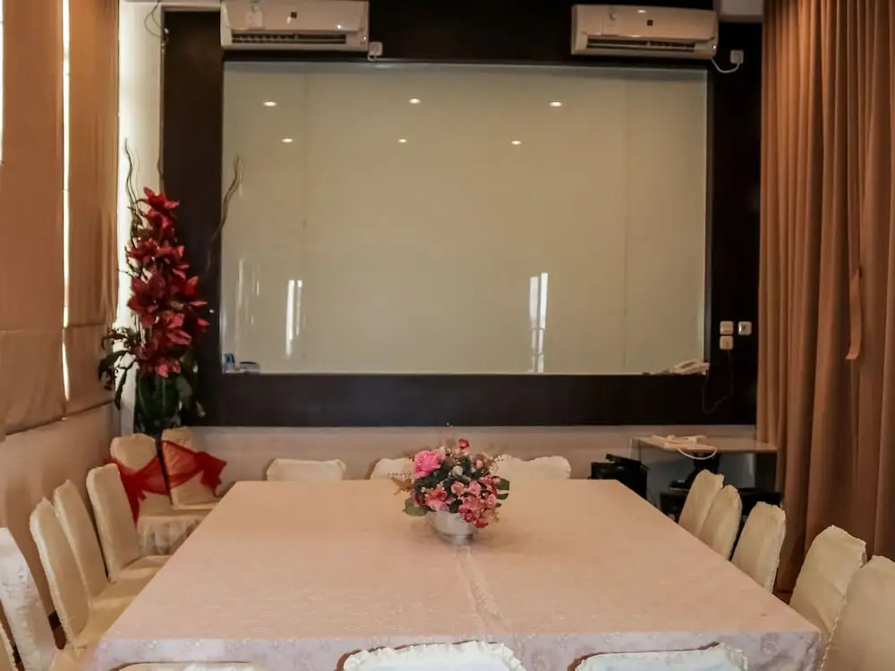 NIDA Rooms Railway Median Kantor Post
