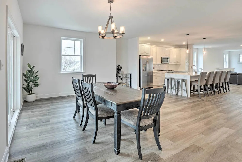New Townhome u003c Half Mi to Beach